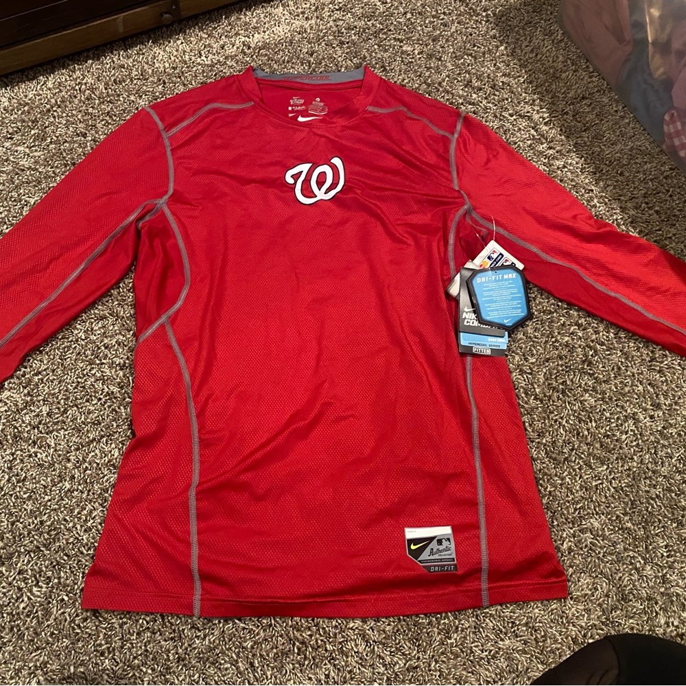 Men’s Medium NWT Nike Washington Nationals Fitted Shirt